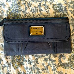 Vintage Fossil blue Lamb Leather wallet clutch, multiple card, pocket.